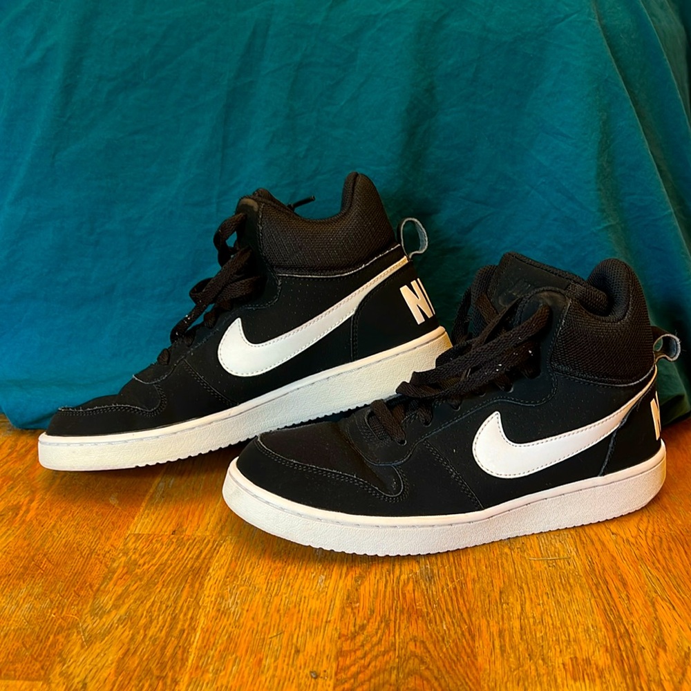 Nike Court Borough Mid-Rise Shoes